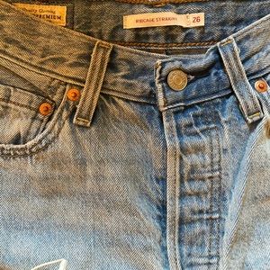 Size 26 rib cage straight leg Levi’s